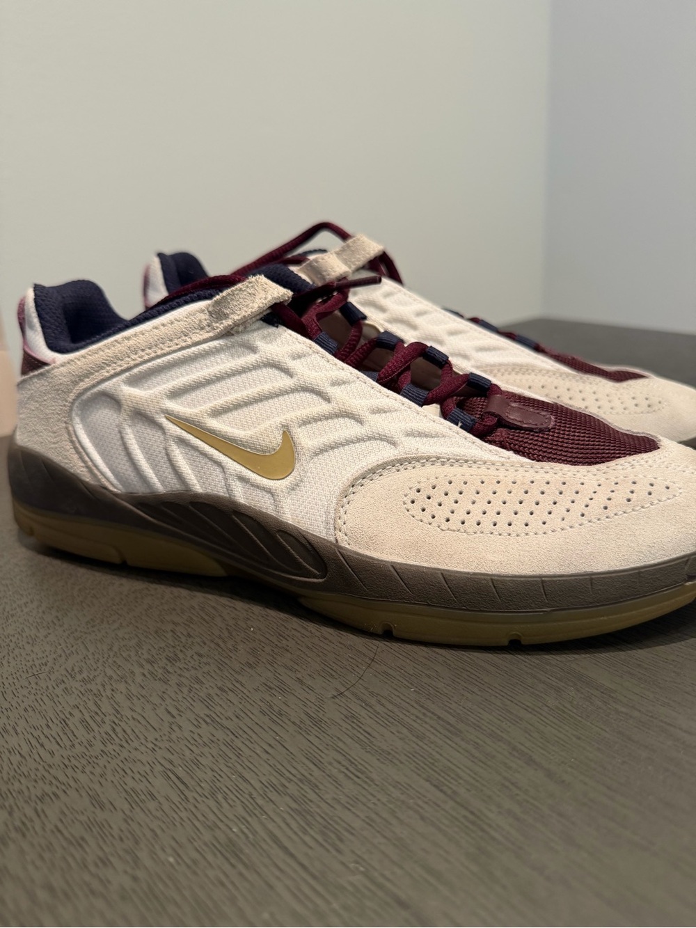 Nike Men’s Low-Top Sneakers in White, Maroon, Gold. Nike SB
